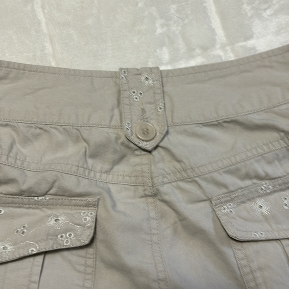 B Moss beige capris - Picture 5 of 6